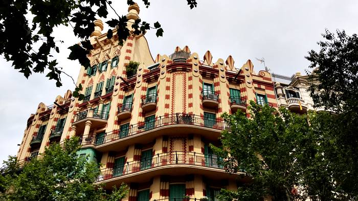 modernist-building-eixample-barcelona-by-barcelona-eat-local-food-tours
