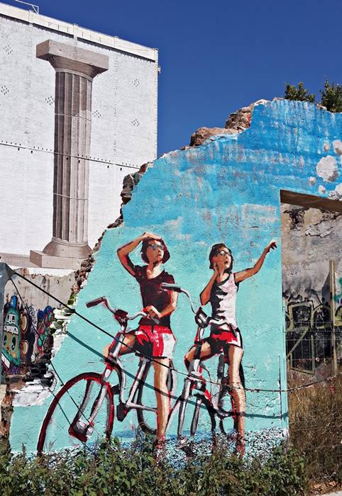 bikerson graffiti by Barcelona street style tour